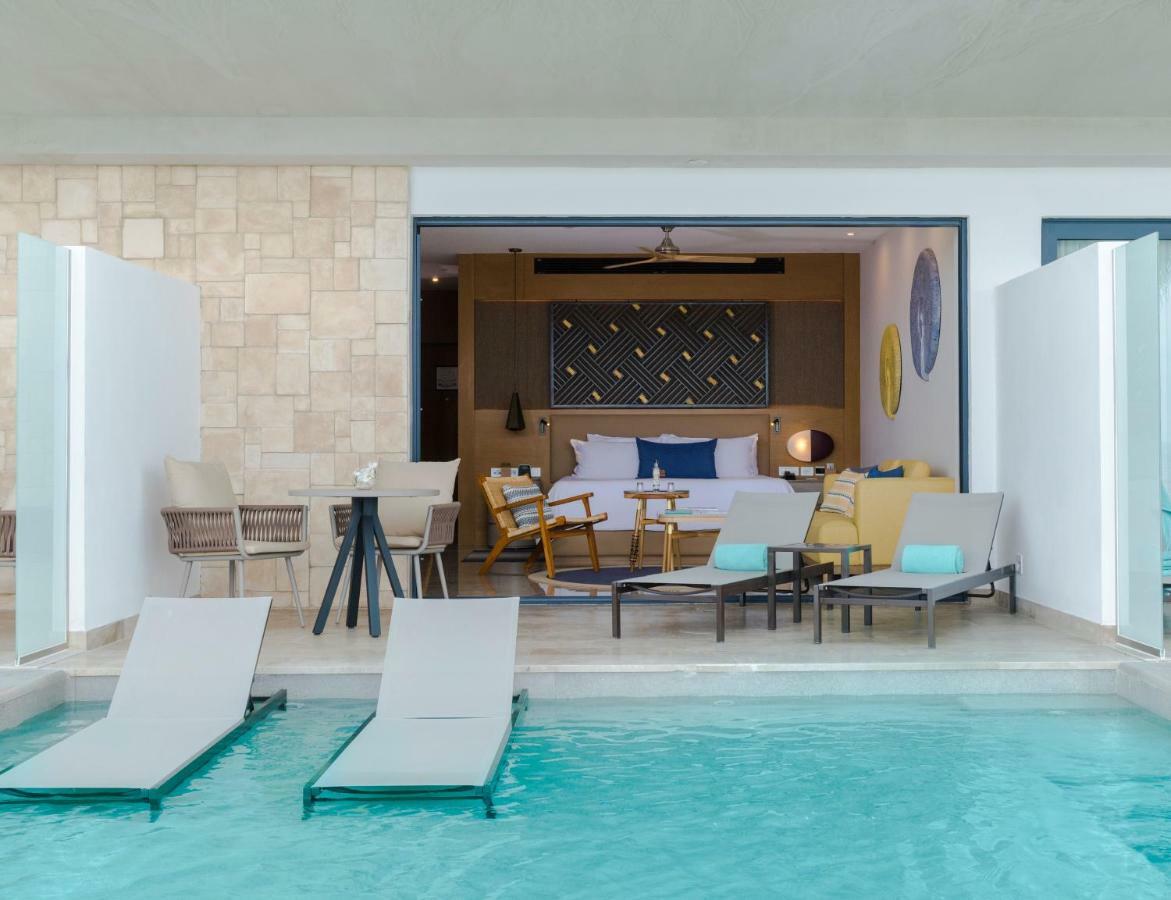 Haven Riviera Cancun (Adults Only) Alfredo V. Bonfil Zewnętrze zdjęcie A swim-up room at the Hard Rock Hotel